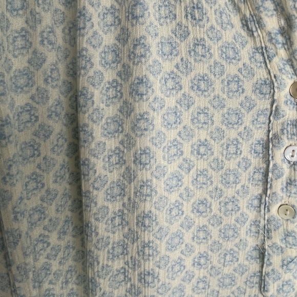 Olivaceous Blouse Size Medium Petite - Picture 4 of 7